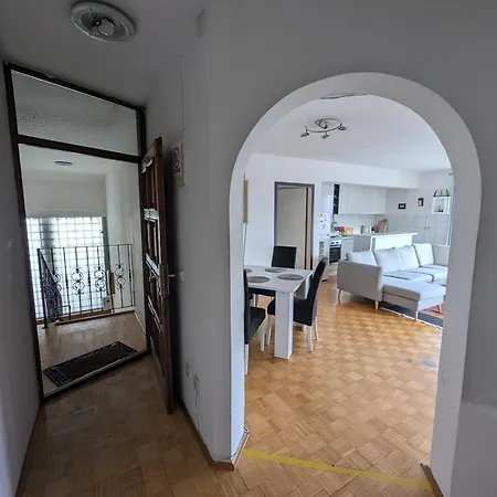 Spacious With Private Parking, Where Convenience And Comfort Come Together Apartmán *